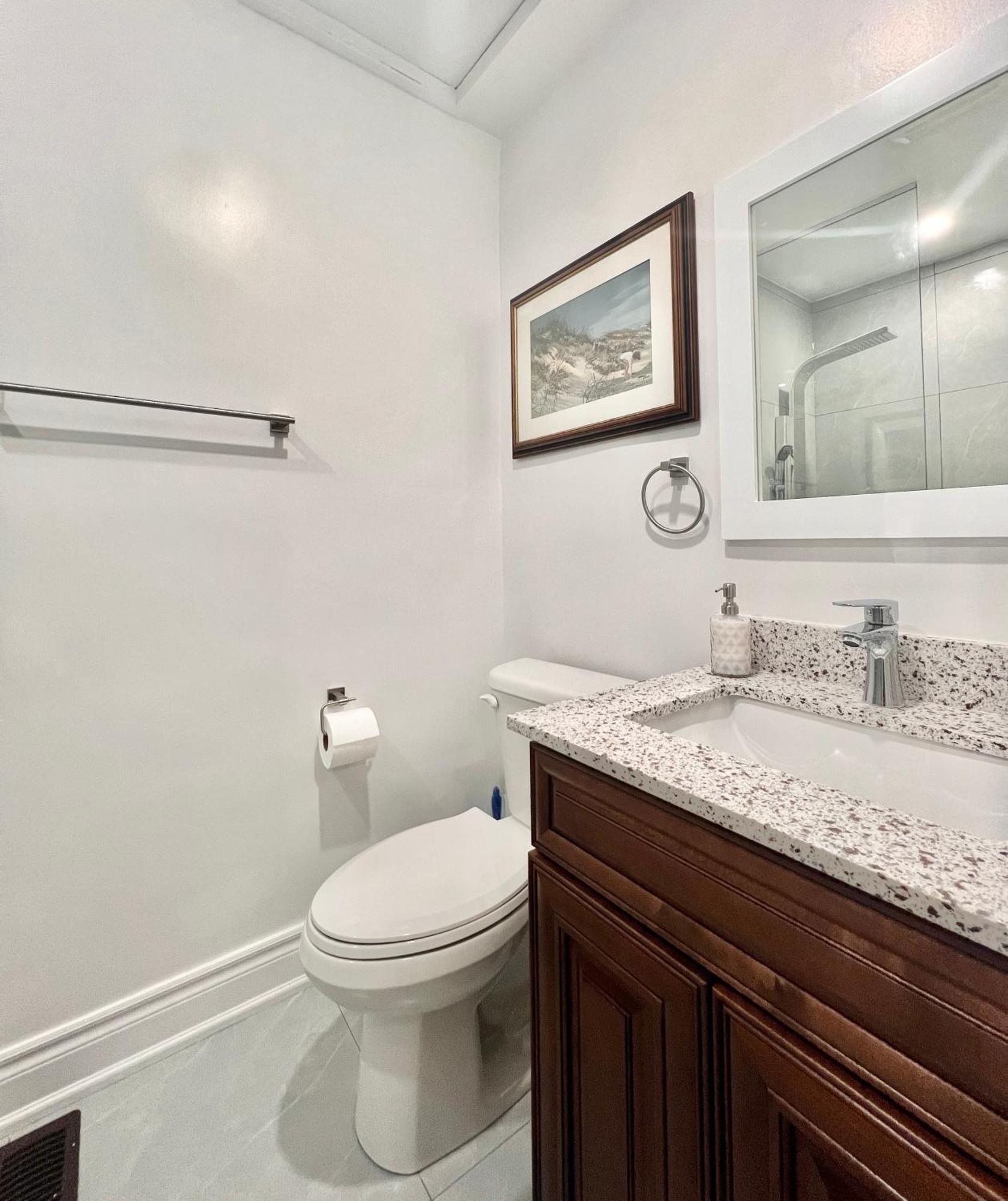 Upgraded Rooms With Bath 7-Min To Subway Near Downsview Rogers Stadium Toronto Dış mekan fotoğraf