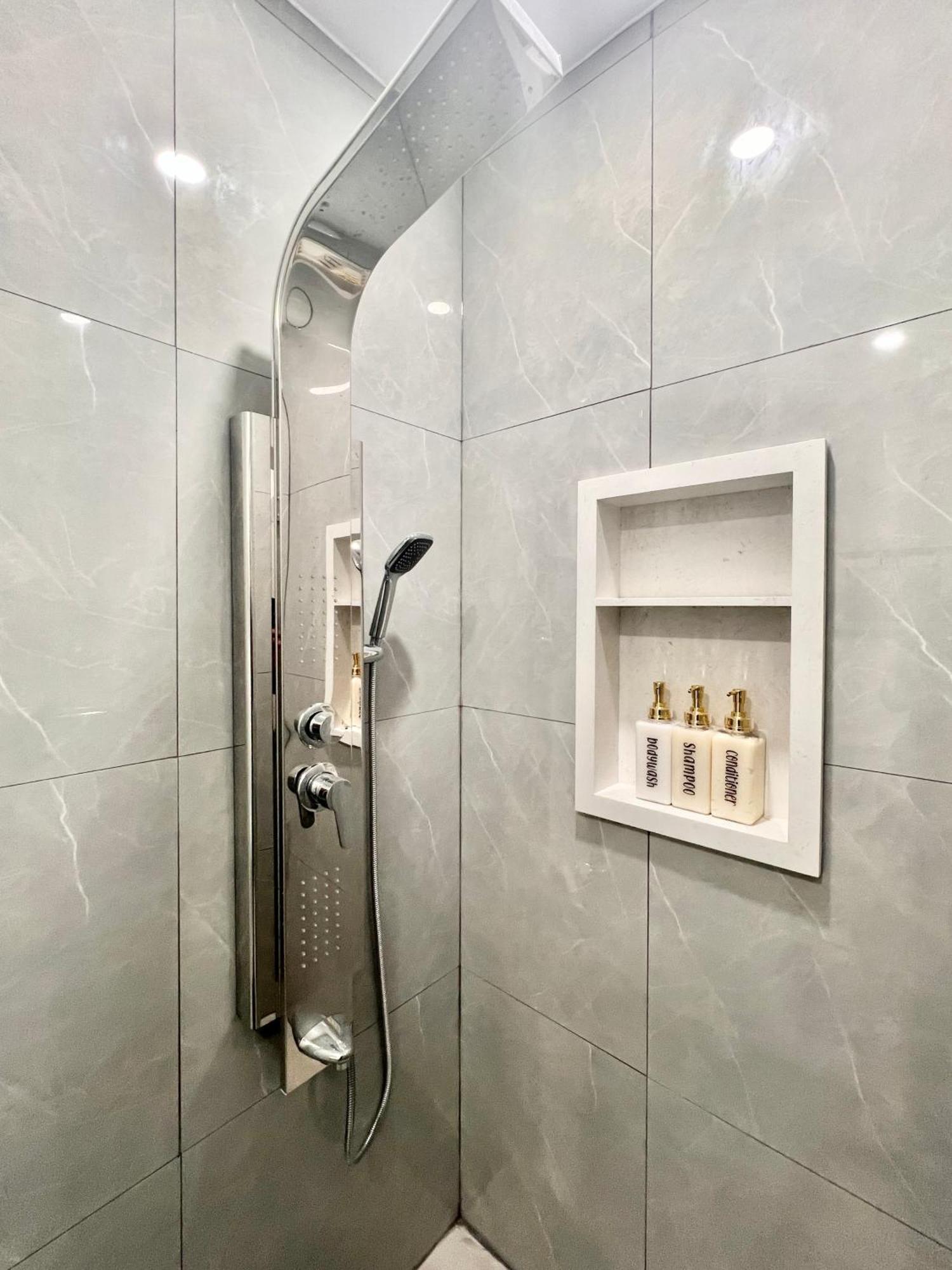 Upgraded Rooms With Bath 7-Min To Subway Near Downsview Rogers Stadium Toronto Dış mekan fotoğraf